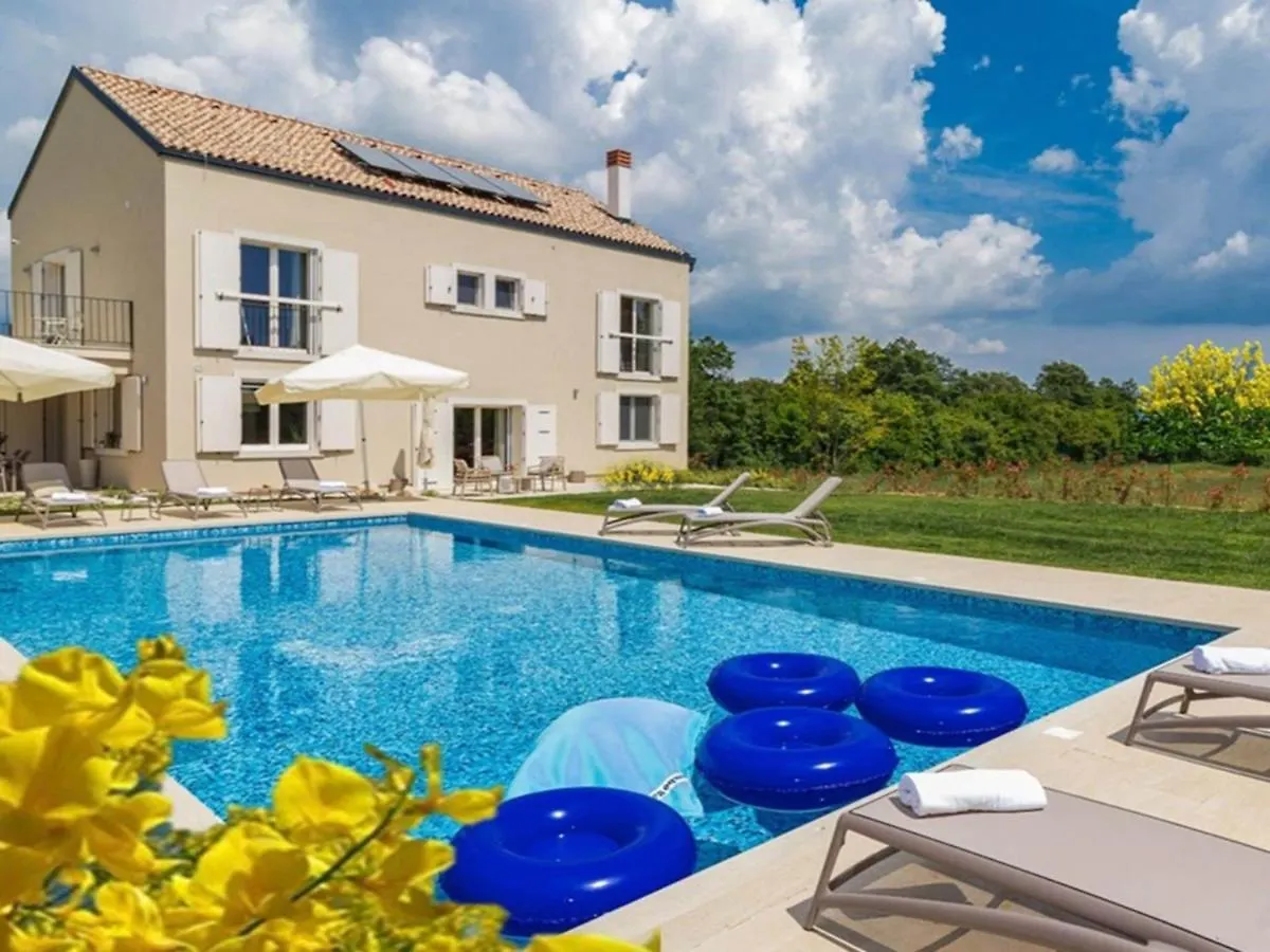 Luxurious Villa With Bubble Bath Svetvinčenat 0*,  Kroatien