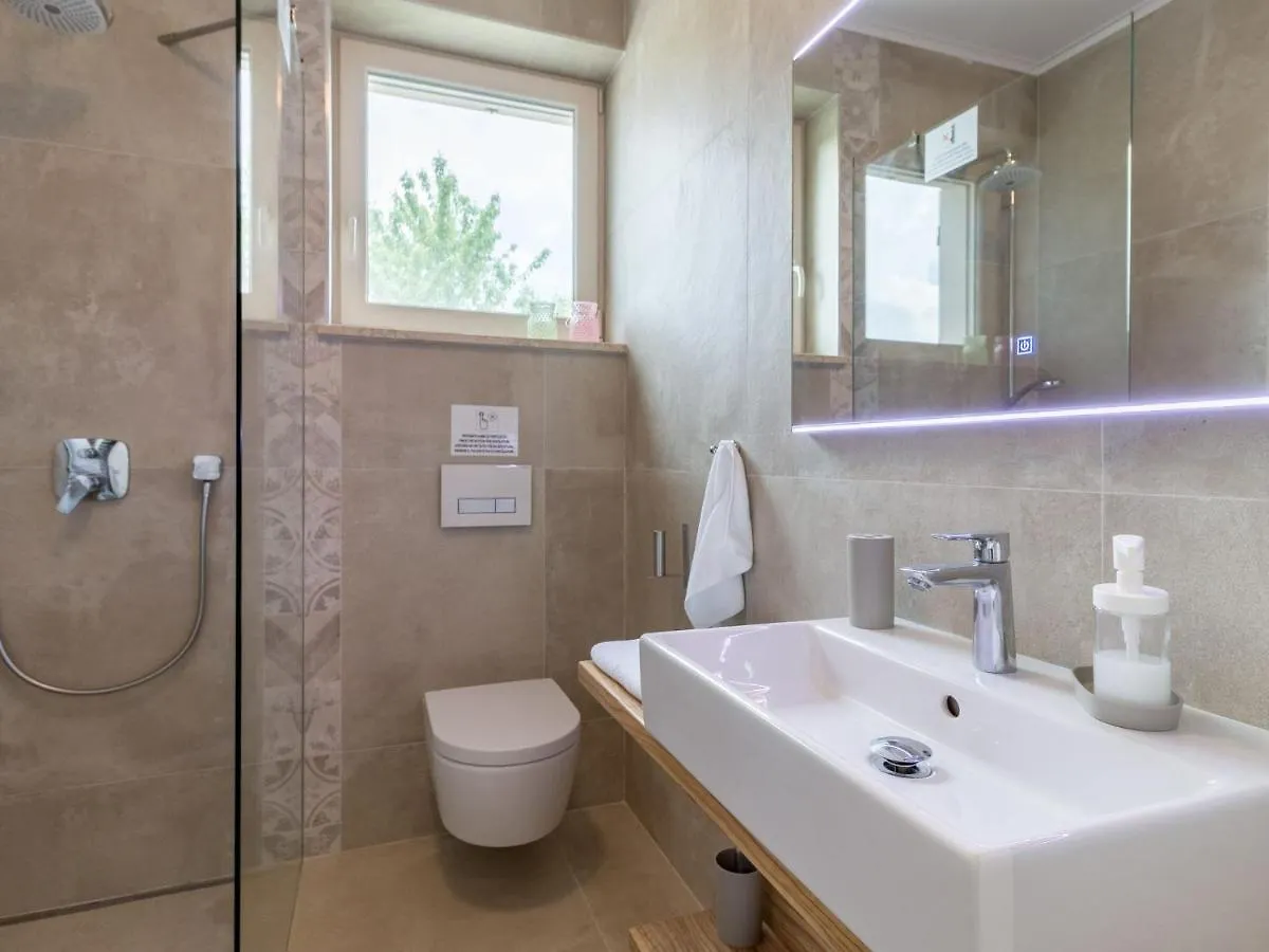 Luxurious Villa With Bubble Bath Svetvinčenat
