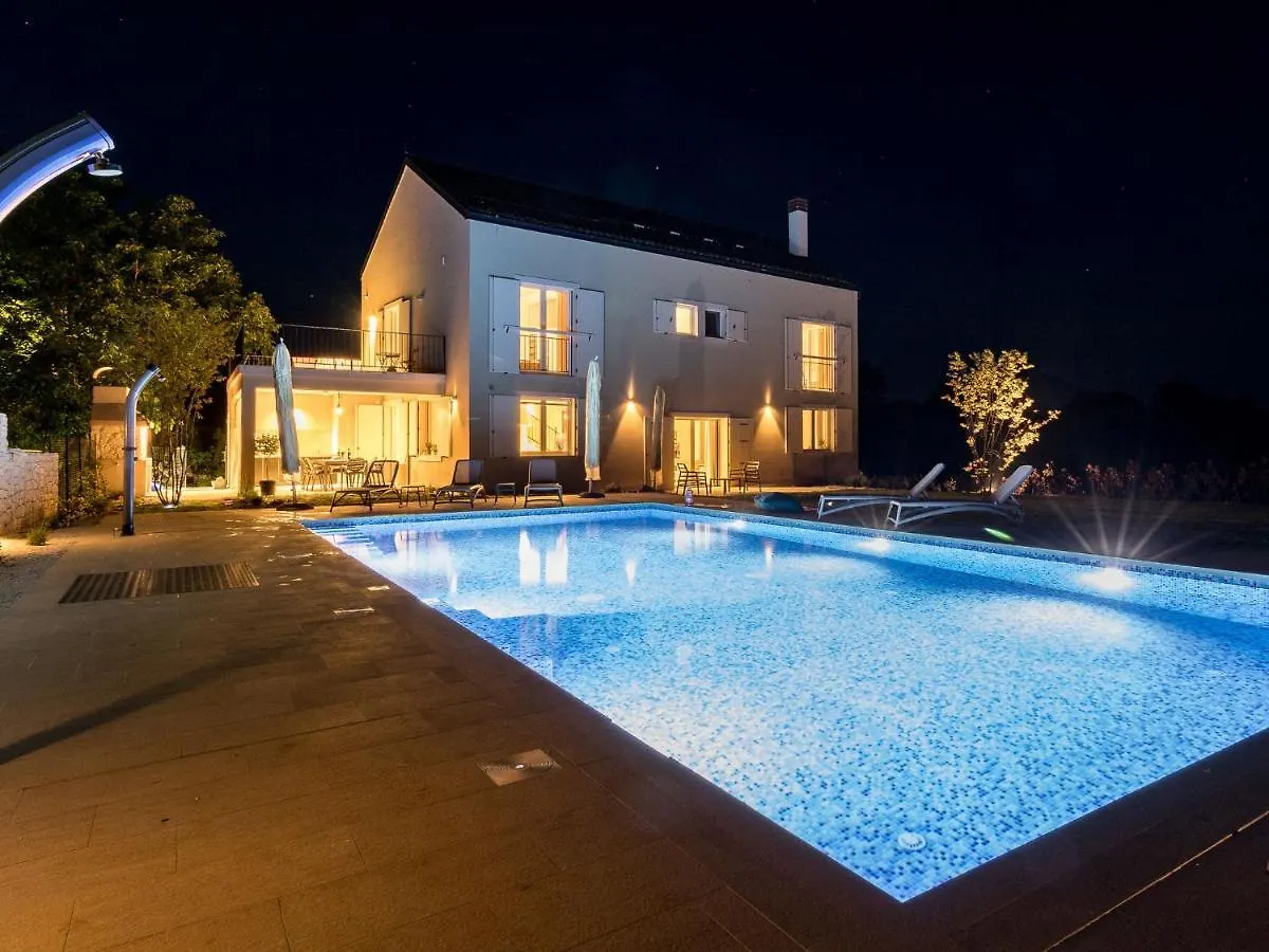 Luxurious Villa With Bubble Bath Svetvinčenat 0*,