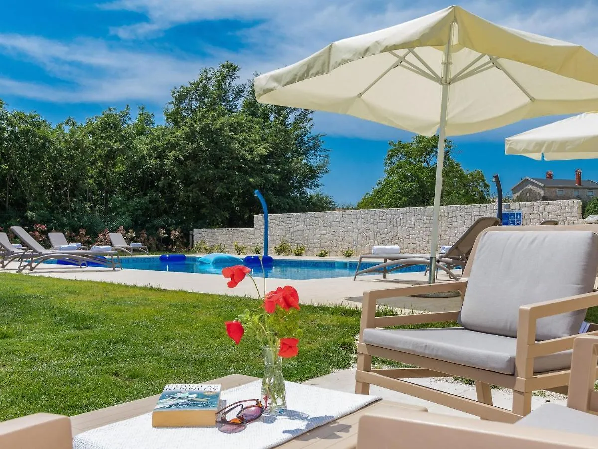 Luxurious Villa With Bubble Bath Svetvinčenat